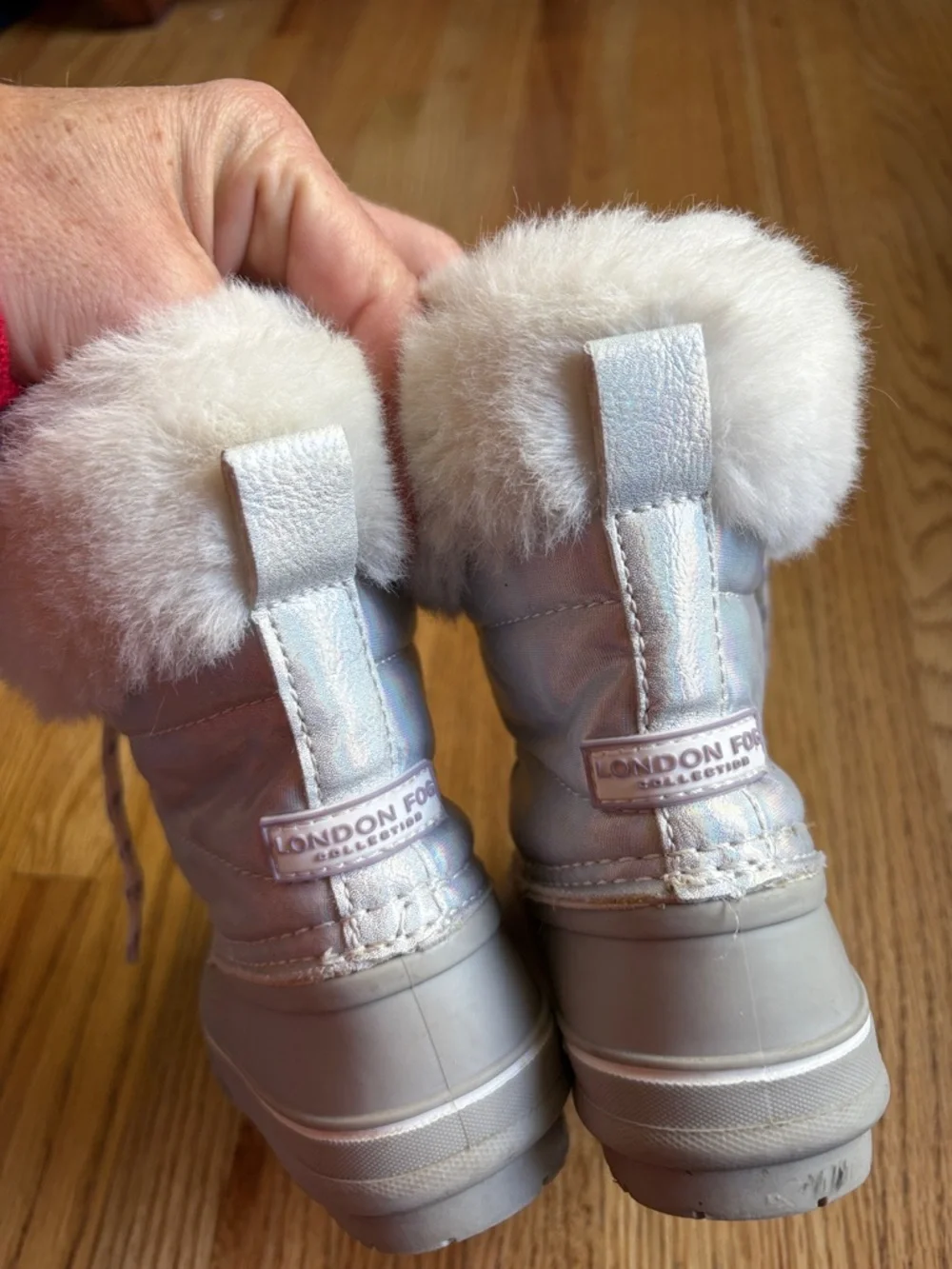 London Fog size 9 Kids Iridescent Silver-Gray Faux Fur Winter Boots